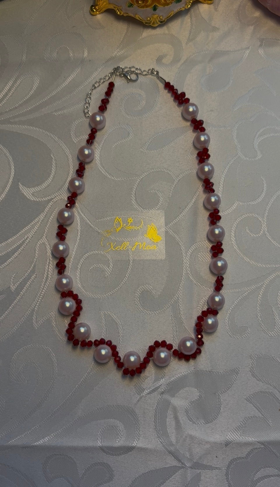 Rosa-rot Perlenkette.Elegant und Ausdrucksstark