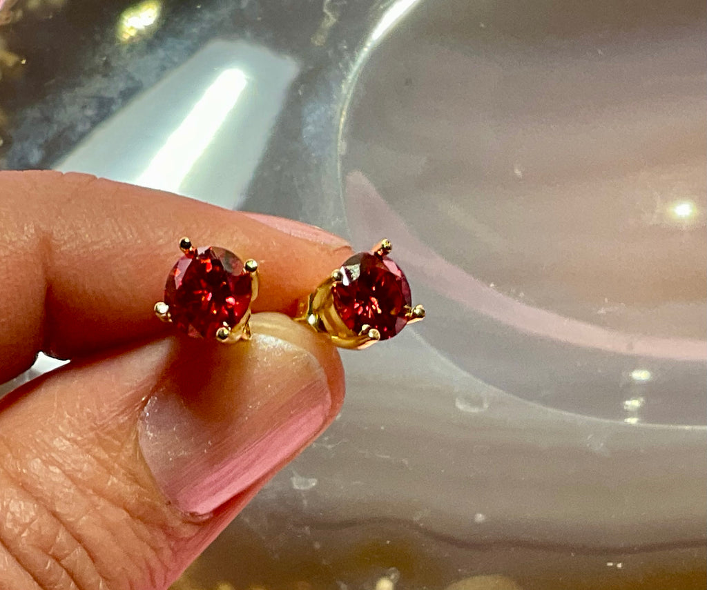 0,5 Karat Lab Diamond rot mit 18K vergoldete Ohrringe